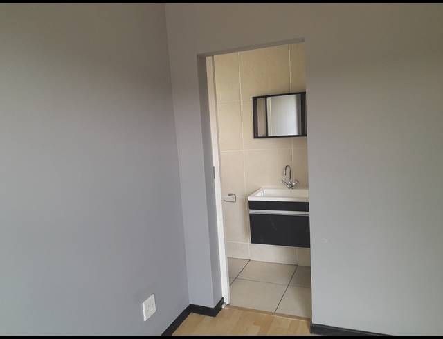 2 BEDROOM TOWNHOUSE FOR SALE IN GLENVISTA